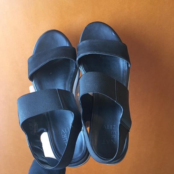 Naturalizer sz 10.5 Carys flatforms sandals - Picture 8 of 8